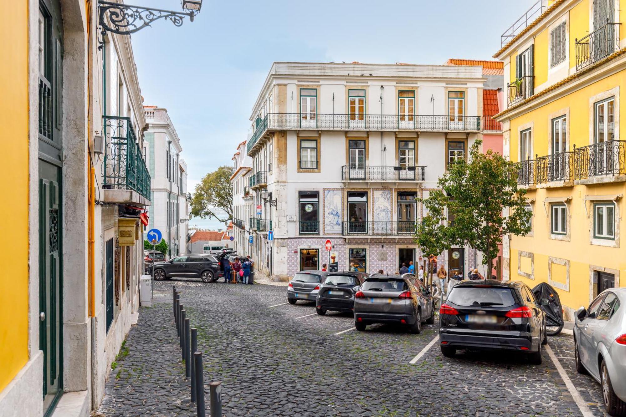 Sublime Apt Medieval Alfama Lisbon Exterior photo